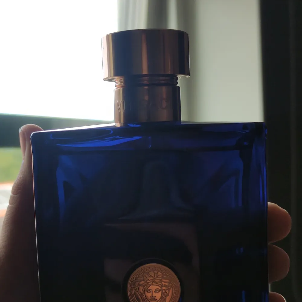 200 ml Versace Dylan Blue, för ett bra pris👍. Parfym.