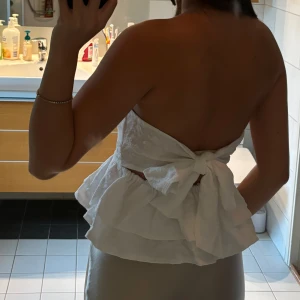 Topp - Topp som är jättefin i ryggen, aldrig använt💓