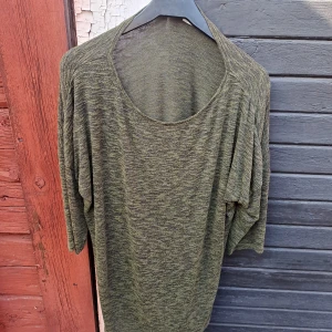 Mörkgrön tröja stl M - Mörkgrön tröja från Amisu, stl M