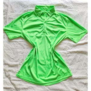 Grön piké - Neongrön pikétröja i stretchigt och luftigt material