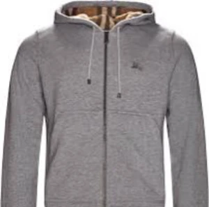 Burberry kofta - Helt ny burberry kofta för ett billigt pris! Värmer bra och är en perfekt kofta inför vintern. Tag och påse till den tillkommer. Några funderingar, tveka inte att skriva pm.