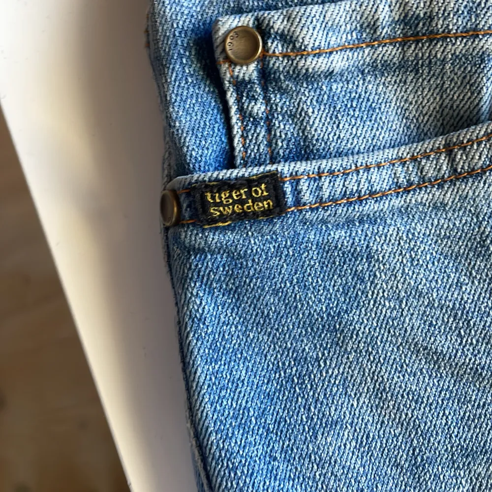 Säljer mina fina tiger of Sweden jeans de sitter perfekt på mig är 170cm lång och väger 52. Köpte d för 1599 säljer för 900 inprincip oqnvönda Skriv om du har några frågor 🐯storlek 30 midja 30 längd. . Jeans & Byxor.