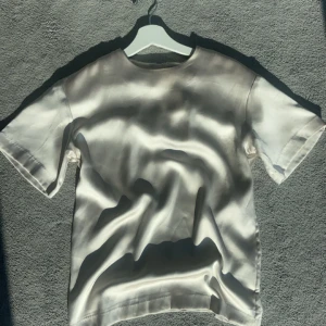 T shirt  - Lyxigare t shirt i siden