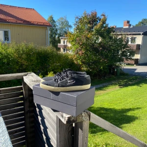 Saint Laurent skor - Skicket är använt därav priset! Hör av dig vid minsta lilla!😊