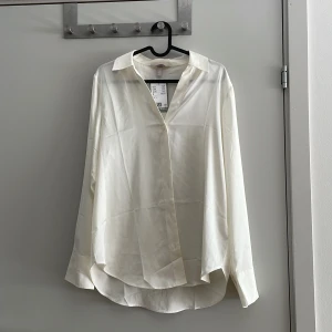 Satin skjorta - Aldrig använd