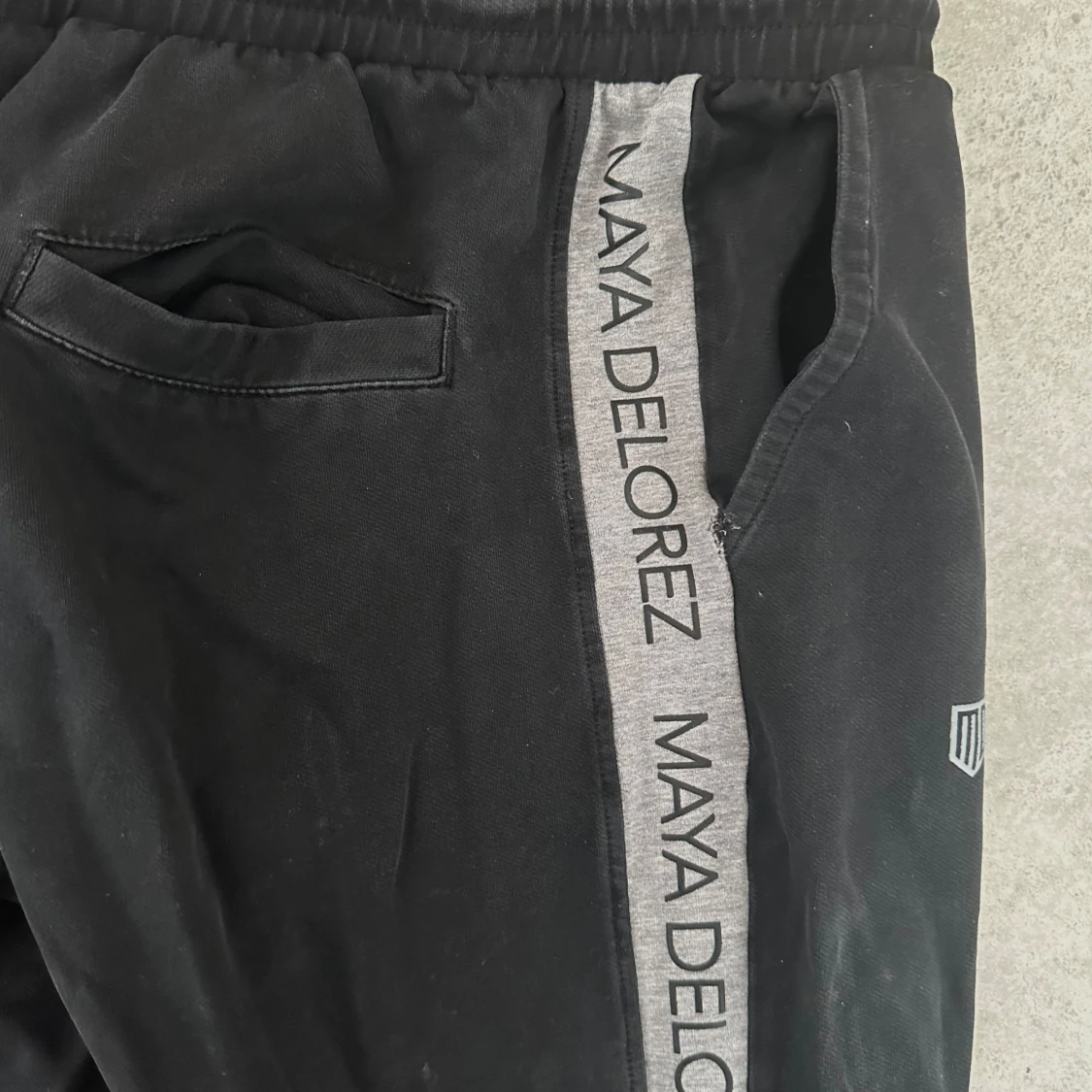 Svarta mjukisbyxor från Maya Delorez - 91