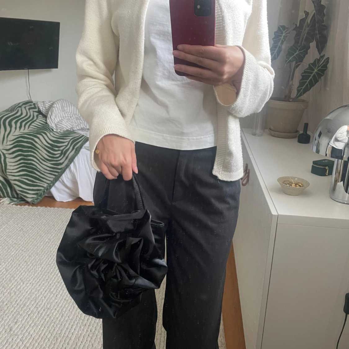 Svart Blom väska gina