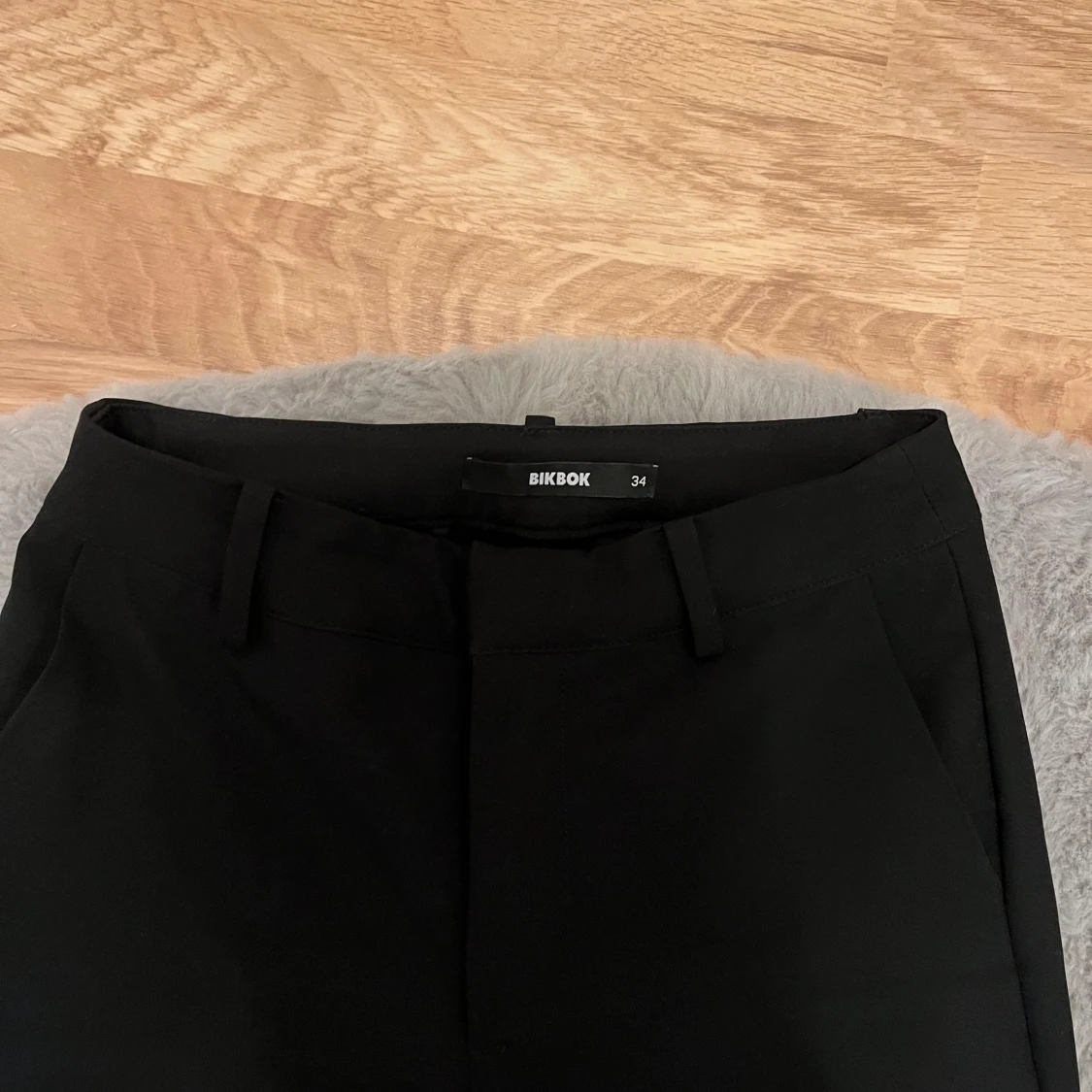 Högmidjade kostymbyxor  - 91