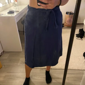 Kjol - Köparen står för frakten, hör av er vid frågor!