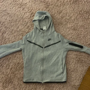 Nike tröja grå - Bra skick, andvänd Max 5 gånger