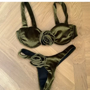 Bikini med rosor - Aldrig använd 