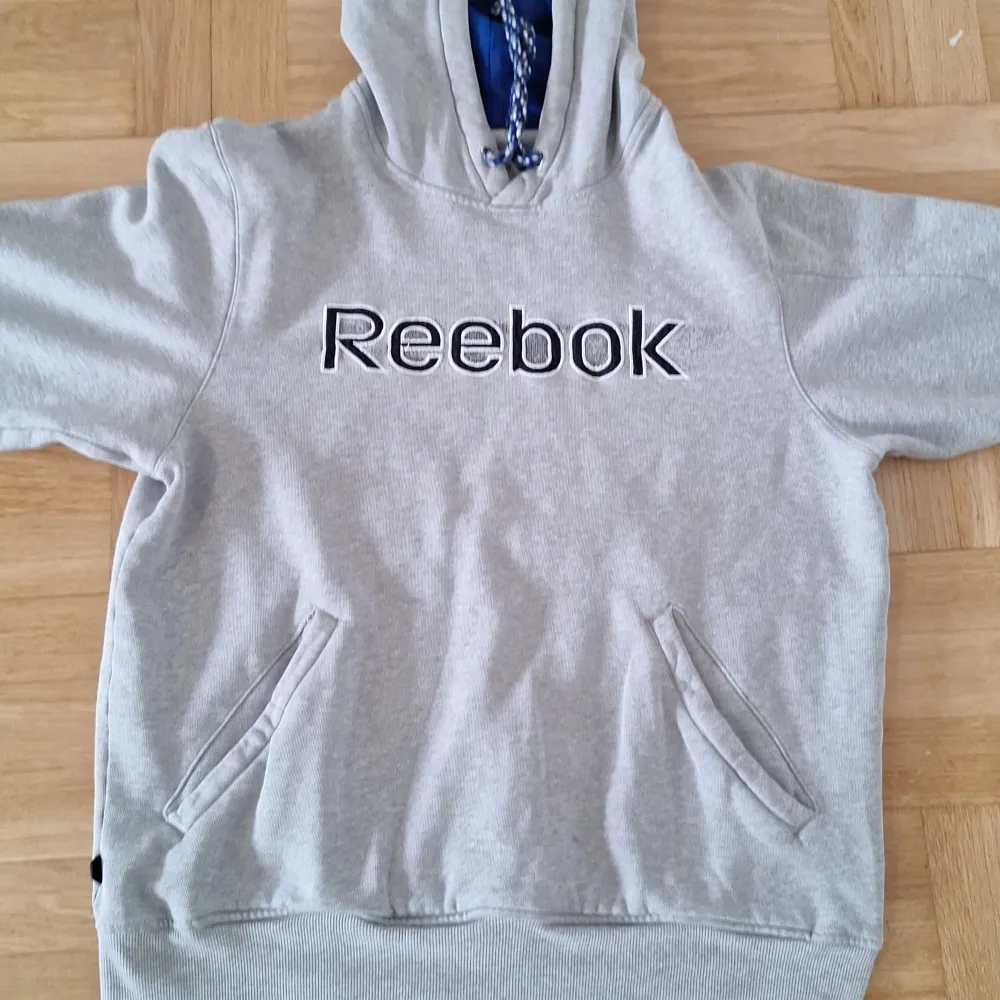 Använder sällan den så den är i bra gick.. Hoodies.