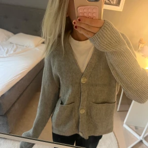 Kofta med fickor - Trendig kofta med fickor!! Köp gärna bundle🥹💗