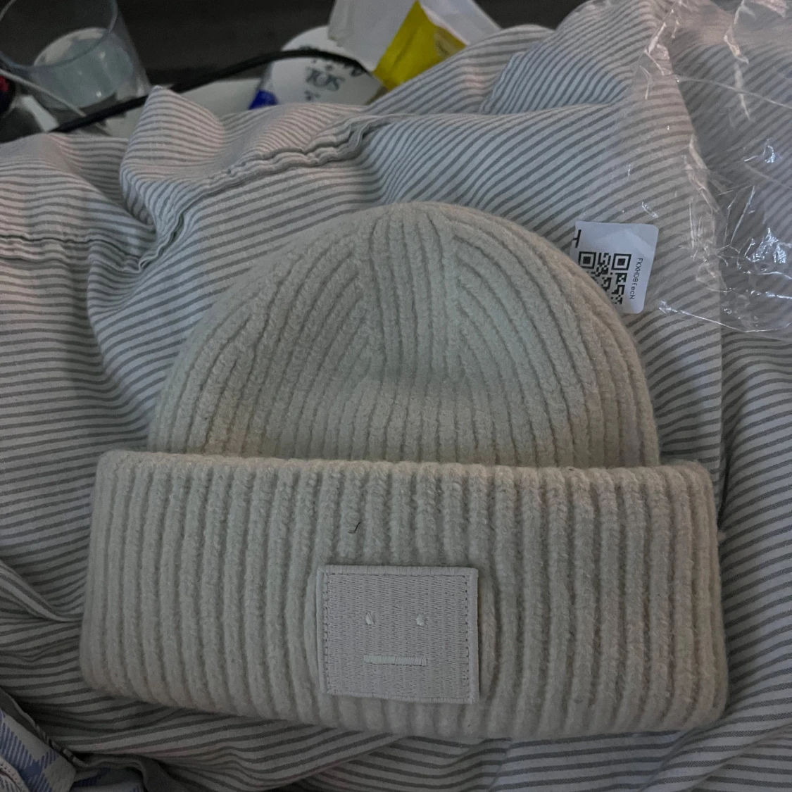 Acne studios mössa beige 