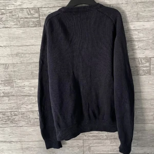 Morris stickad tröja - 9/10 skick andvänd ett få tal gånger säljs för den inte andvänds original pris 1899kr storlek S