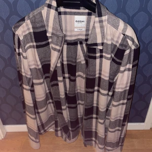 Dobber. Overshirt, Storlek x-large - Dobber Overshirt, Storlek x-large men känns som L 