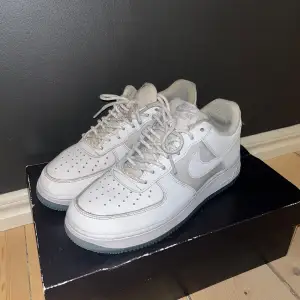 Nike air force 1 i fint skick  Storlek 40,5 Original box medföljer 