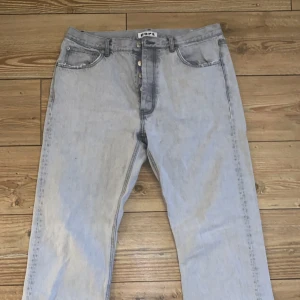 Hope Jeans - Säljer mina Hope Jeans då de inte satt som jag ville. Vill bara bli av med dem så fort som möjligt så kom med förslag!
