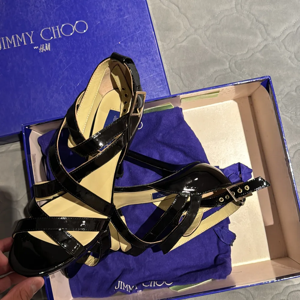 Super fräscha  Jimmy choo klackar i storlek 40 perfekt för fest. Säljs för 700kr men Priser går att diskutera.. Skor.