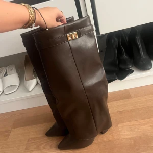 Bruna stövlar - Helt nya färgen passade tyvärr inte mig!  