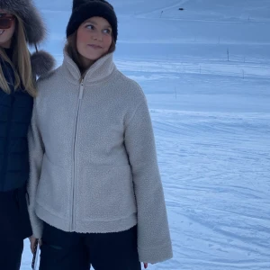 Teddy jacka  - Oooulär Teddy jacka från hm