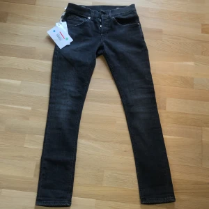 Dondup jeans - Helt nya dondup jeans i modellen George. I storlek w29 och lapparna sitter kvar. Dom är bara provade på.