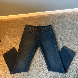 Levis Jeans 511 TM  - Tja,  Säljer mina Levis jeans i modellen 511. Detta då dom aldrig kom till användning, därav skick 10/10  Storlek W32 L32