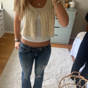 Bolero💖 - Säljer då den inte kommer till användning💖 storlek L men passar mig som vanligtvis har S. 