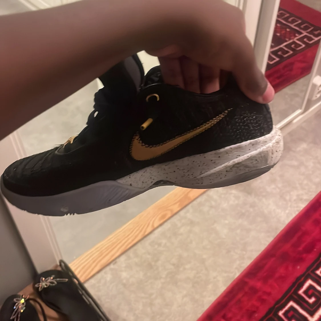 Svarta och guldiga Nike sneakers - 92