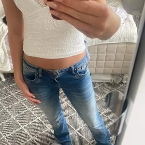 Säljer dessa svin snygga ltb jeans i modell valerie, dem är endast använda 1-2 gånger säljer pgd av att dem är för stora för mig💕Dem är i storlek 29w • 34l, jag är 174 som referens💕