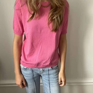 Rosa tröja - Jätte snygg tröja från Lindex jätte könt material och är i väldigt bra skick❤️