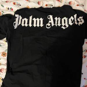 En oversize fin Palm Angels tshirt som är i jätte bra skick 🖤