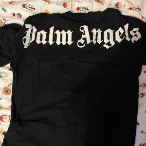 Palm angels - En oversize fin Palm Angels tshirt som är i jätte bra skick 🖤
