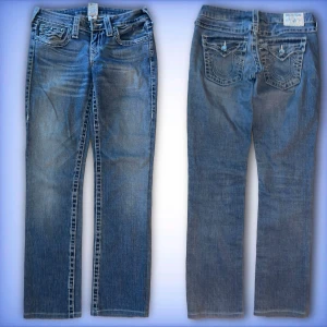 True religion jeans - Ett par straight True religion jeans i ett fint skick! (Smått uppsydda!) Hör av dig ifall du har frågor!💙