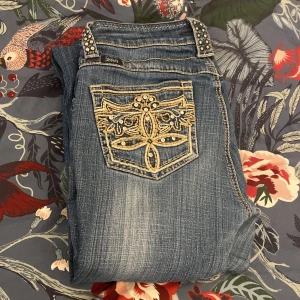 Super snygga jeans*pris går att diskutera* - Lågmidjade bootcut jeans från usa som inte går att få tag i längre Hör av er för fler frågor/bilder😊