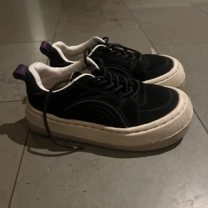 Eytys sneakers storlek 38! - Super snygga sneakers ifrån Eytys i storlek 38. Anväda fåtal gånger.  Nypris tror jag var 2000kr