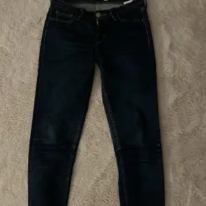 Snygga skinny jeans från Levis  💙  Köpta för något år sedan och använda några gånger men är i topp skick 😊