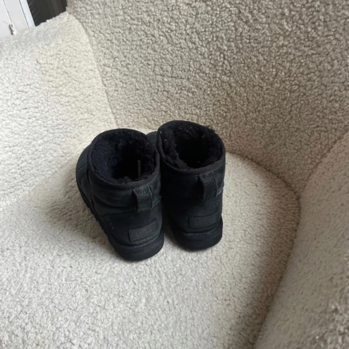 UGG Mini svarta