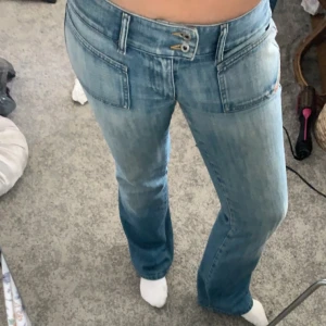 Världens snyggaste jeans - Säljer eller byter dessa supercoola lådmidjade jeans då de tyvärr inte används. Tveka inte med att ställa frågor och priset är disskuterbart!