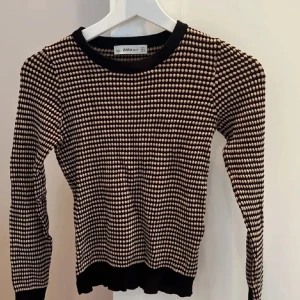 Zara topp - Fin höstig topp från zara! Aldrig använd