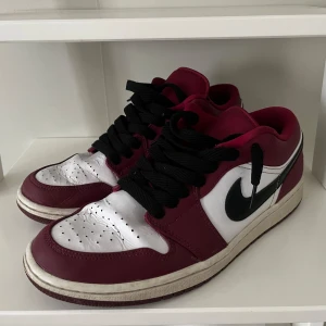 Air Jordan 1 low - Jordan 1 low storlek 44, använda men ser schyssta ut