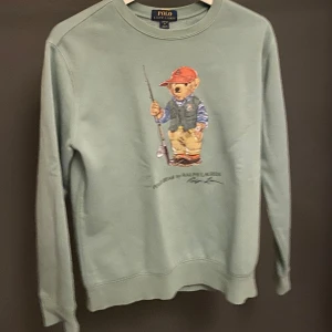 Ralph lauren - Säljer nu min äkta ralph lauren tröja pågrund av att jag växt ut den,perfekt skick 