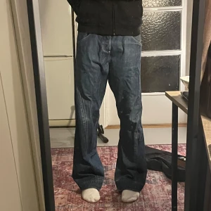 Levis Engineered Jeans (Twisted Seam) - Reissue på de originella 501:orna som hade twistade sömmar. Skitballa byxor men tyvärr passar de inte min nuvarande stil.