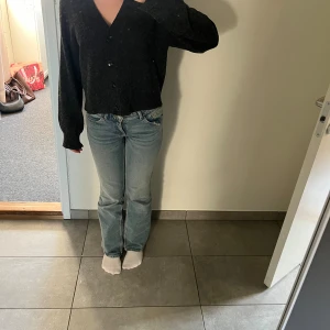 Mjuk kofta  - Koftan är mörkgrå i storlek xs från veromoda💗