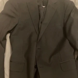 Oscar Jacobson kavaj svart strl 52 - Använd ett fåtal gånger, skitsnygg verkligen! Tyvärr för stor för mig nu