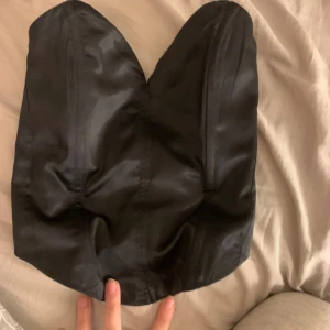 topp - säljer nu min topp, använt en gång hemma men inte mer än så