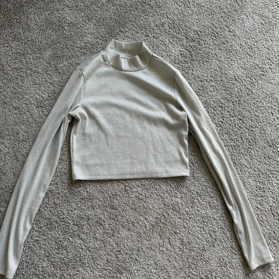 Grå glittrig polotröja från H&M