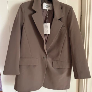 Brun kavaj - Jättefin brun kavaj med lapp kvar! Storlek 36 💕