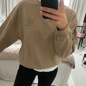 Sweatshirt - Superskönt tröja från Maja Nilsson Lindelöfs kollektion med Gina Tricot, nyskick