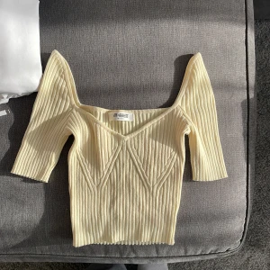 Topp - Jätte fin ljus gul topp